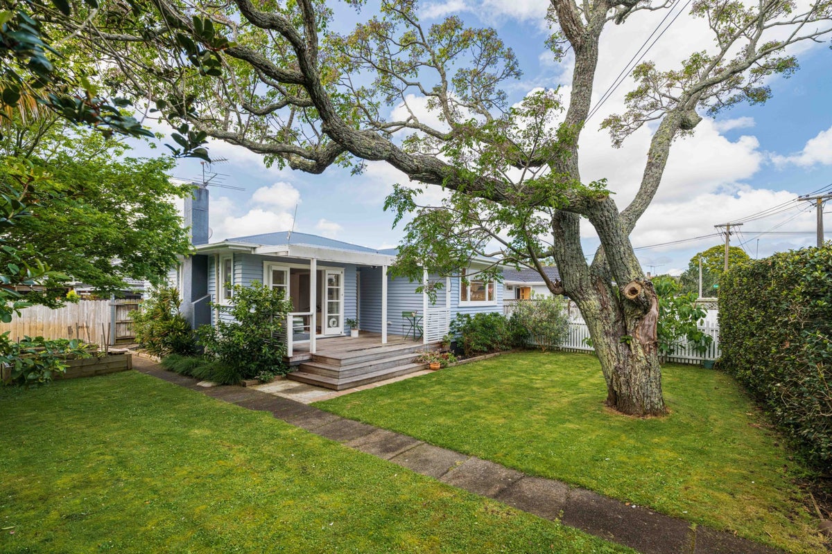 26 Kawiti Avenue, Point England, Auckland - Carousel 2