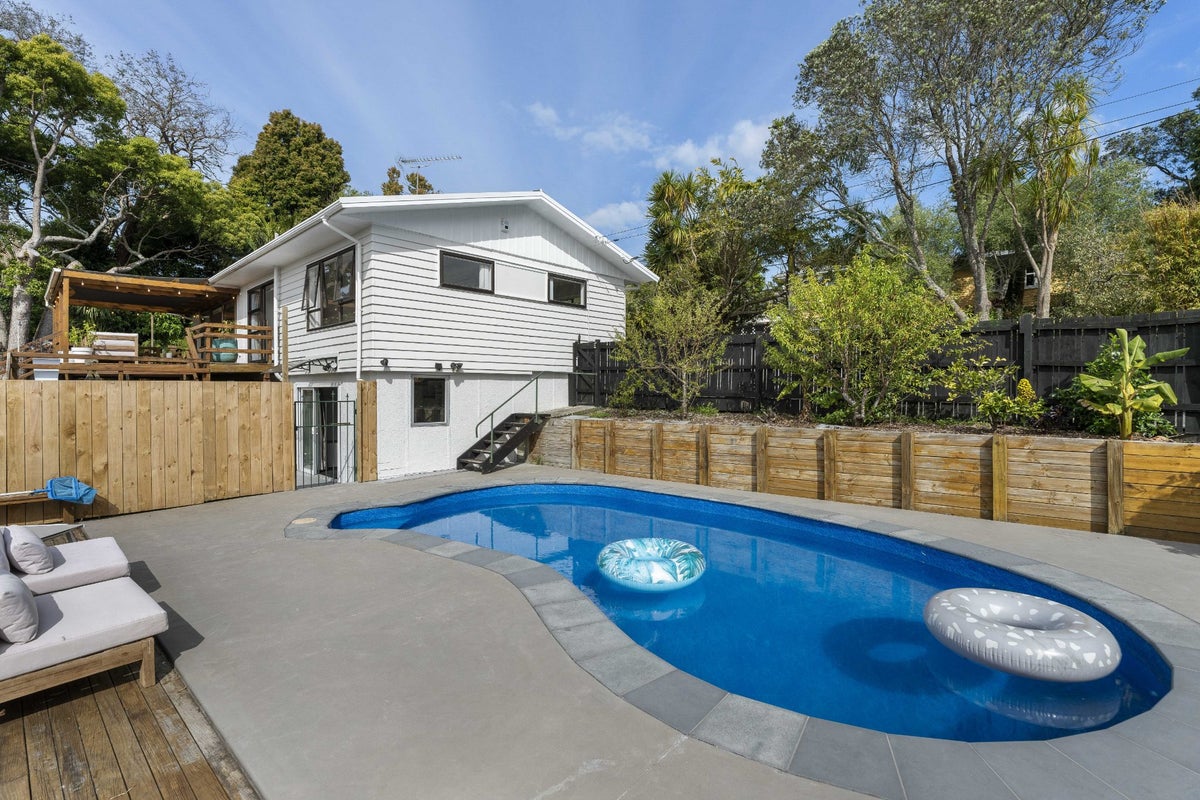 11 Stanley Road, Glenfield, Auckland - Carousel 2