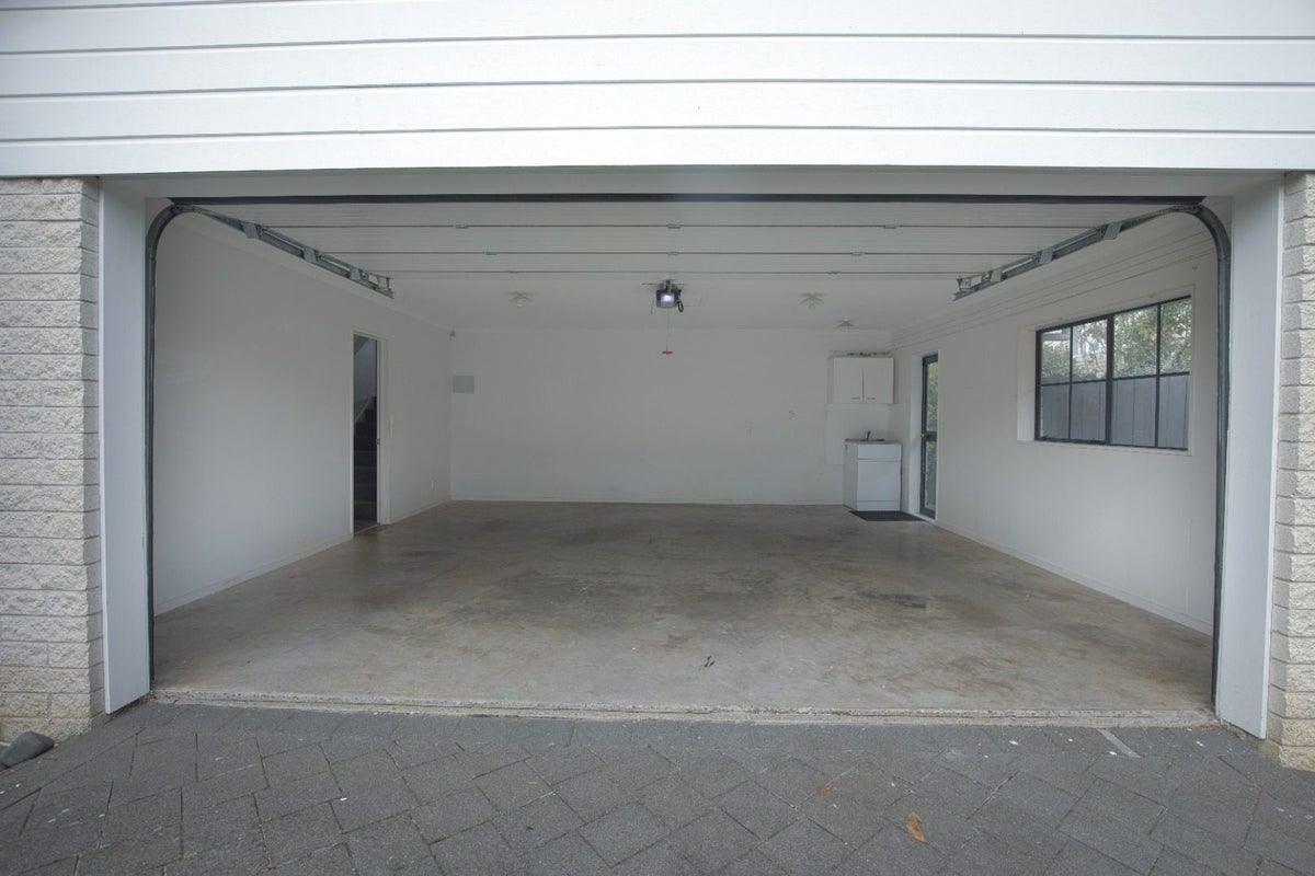 8 Highgate Place, Somerville, Manukau - Carousel 20