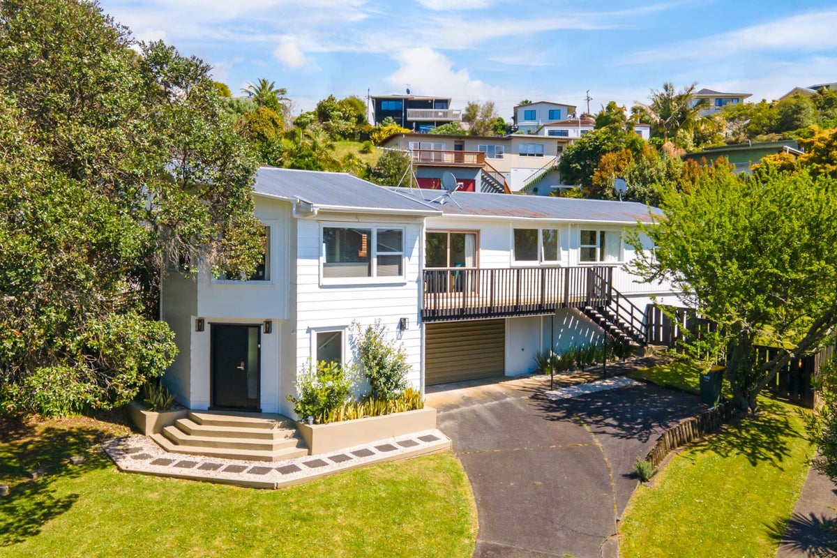 23 Malters Place, Browns Bay, Auckland - Carousel 1