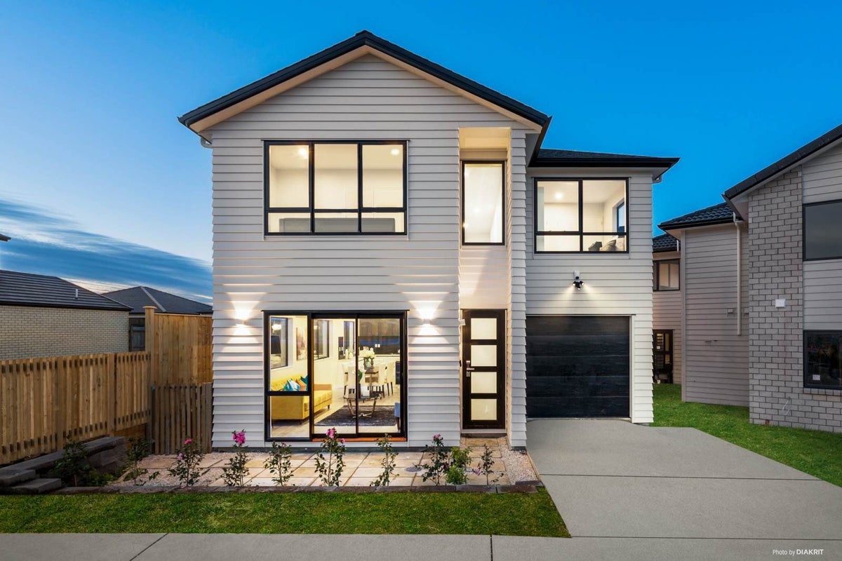 4 Cloonlyon Drive, Flat Bush, Manukau City, Auckland - Carousel 1