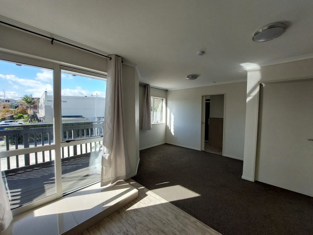 3/4 Wallson Crescent, Wiri, Auckland - Carousel 1