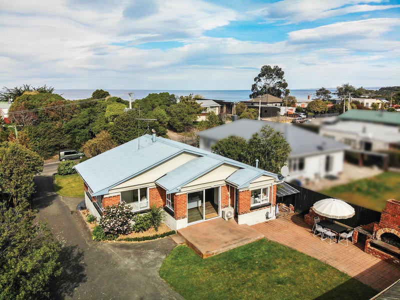 11 John Street, Ocean View, Dunedin - Carousel 1