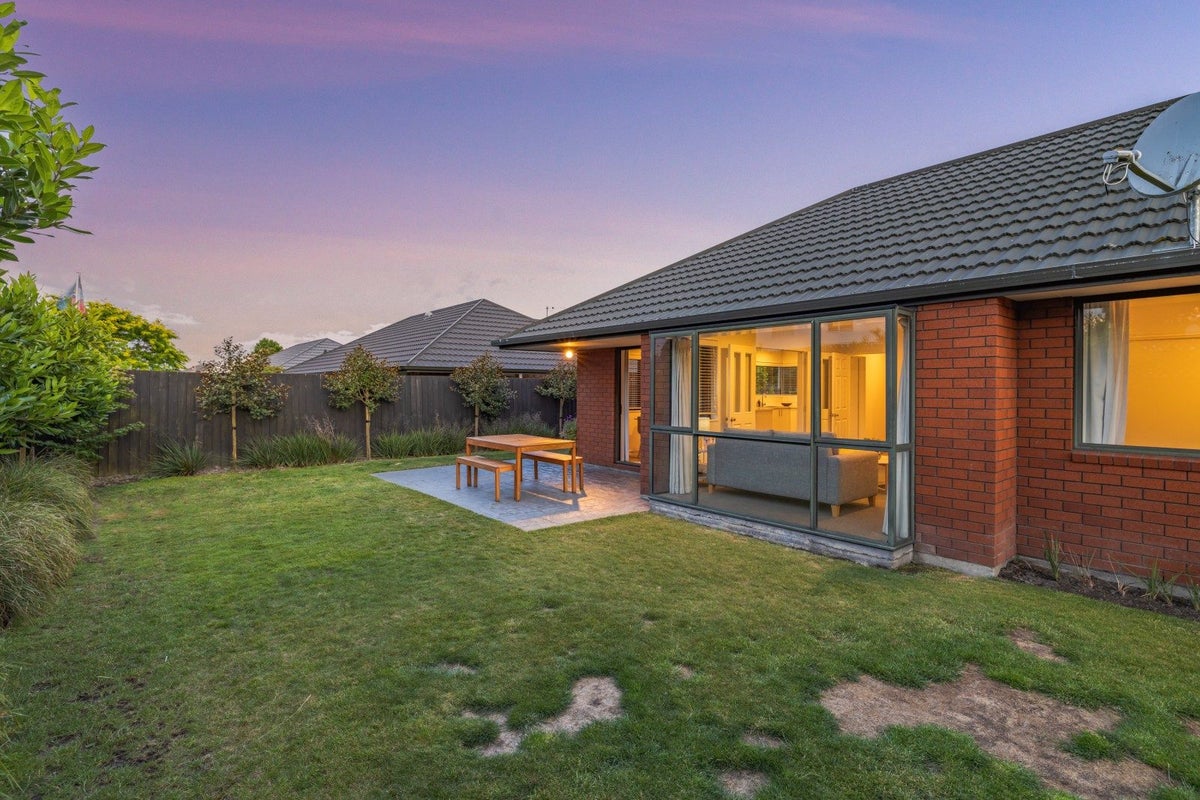15 Farquhars Road, Redwood, Christchurch - Carousel 29