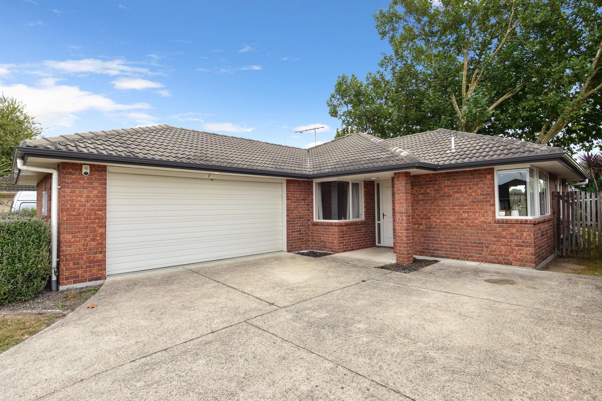 15 Salisbury Place, Hamilton East, Hamilton - Carousel 2