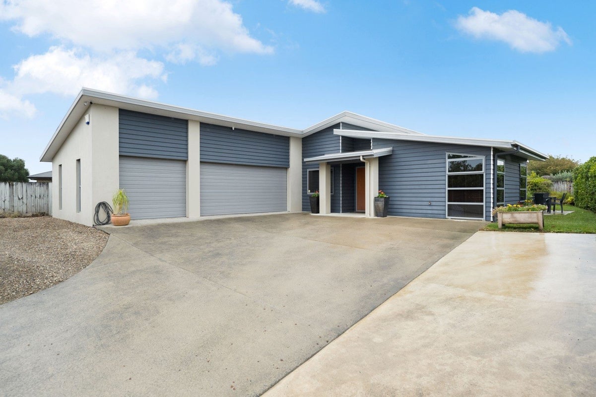30 Coleraine Drive, Rototuna, Hamilton - Carousel 1