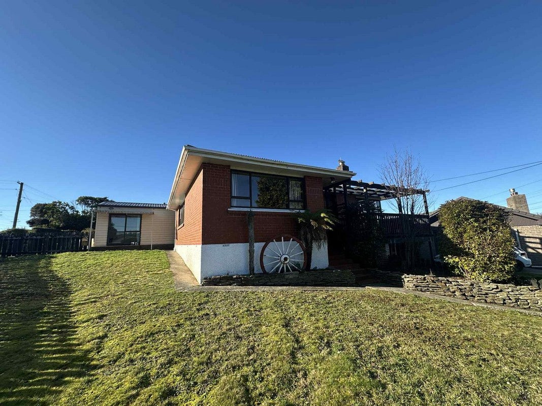 6 Stephen Street, Halfway Bush, Dunedin - Carousel 1