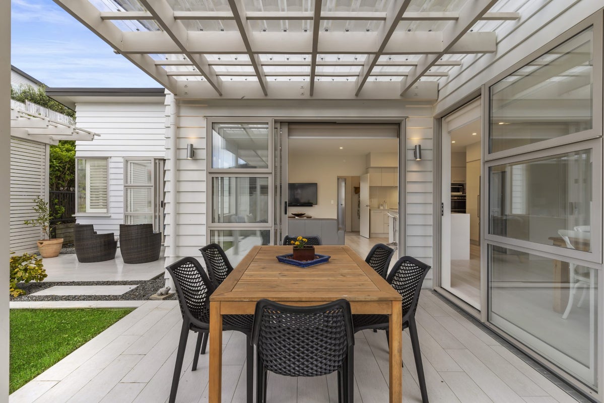 6 Doidge Street, Beachlands, Auckland - Carousel 1