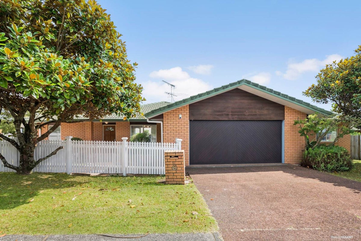 2 Amherst Place, Albany, Auckland - Carousel 1