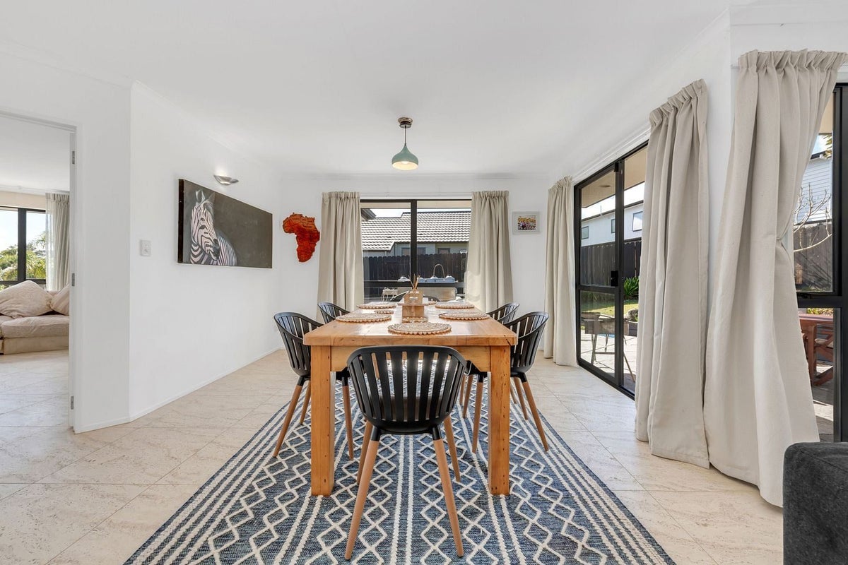 21 Blakewell Place, Beachlands, Auckland - Carousel 2