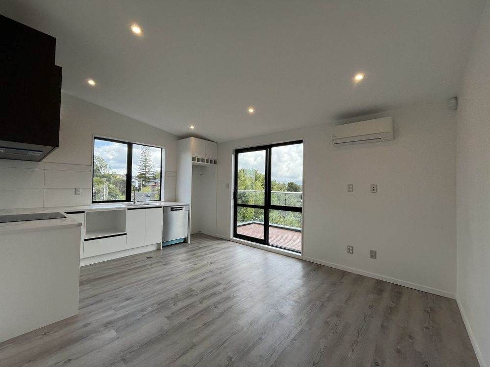8/18 Sylvan Crescent, Te Atatu South, Auckland - Carousel 2