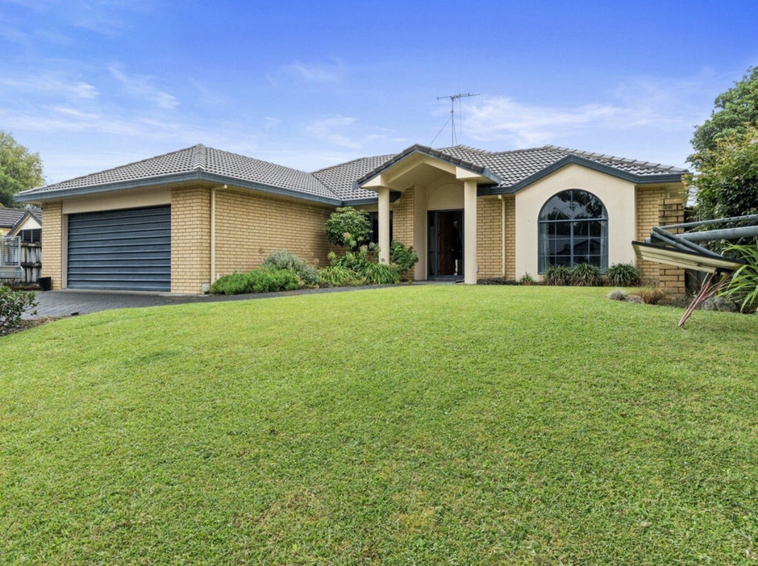 22 Canaandale Drive, Flagstaff, Hamilton - Carousel 1