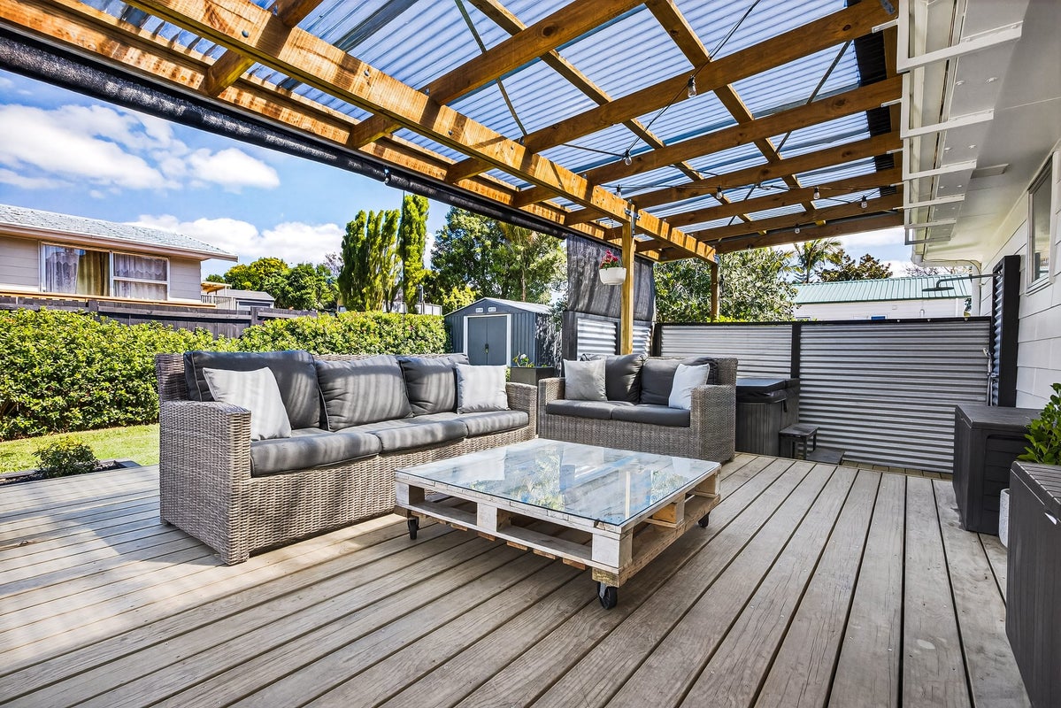 8 Camphora Place, Ranui, Auckland - Carousel 2