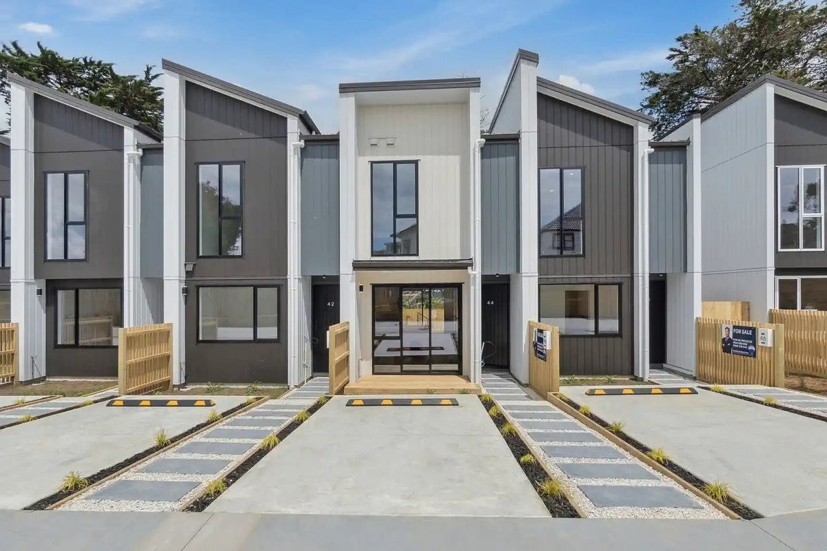 40 Ramwall Place, Weymouth, Auckland - Carousel 2