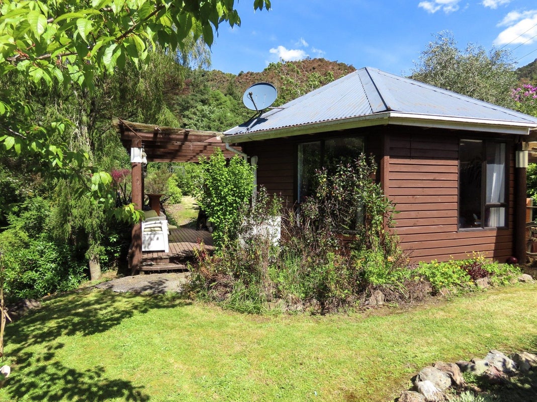 37 Franklyn Street, Blacks Point, Reefton - Carousel 1