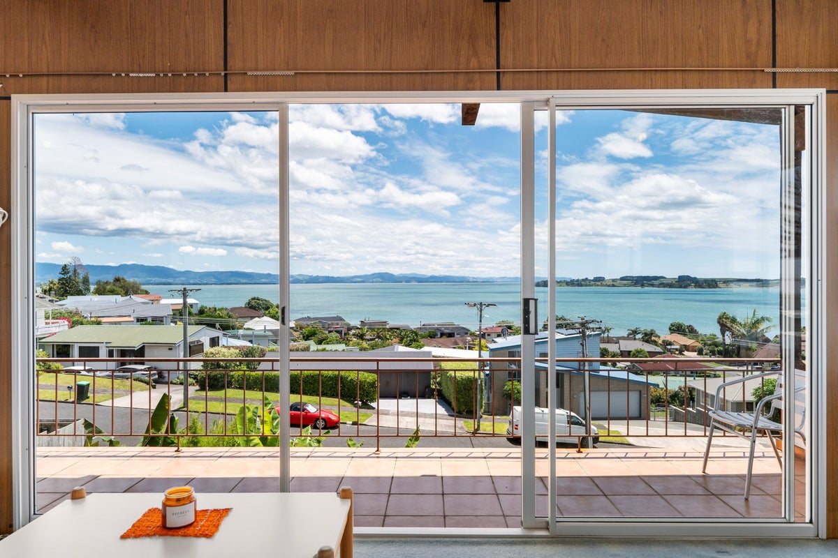 21 Vivian Drive, Omokoroa, Omokoroa - Carousel 1