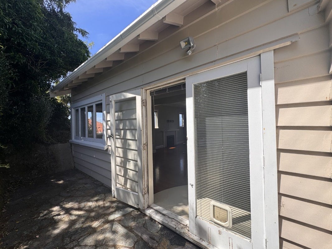 24 Highbury Crescent, Highbury, Wellington - Carousel 28