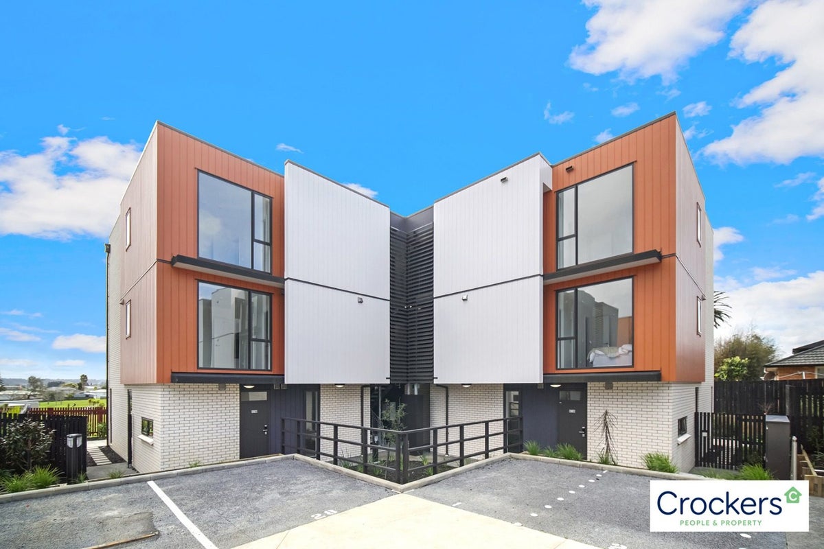 6/8 Treasure Lane, TE ATATU SOUTH, AUCKLAND - Carousel 1