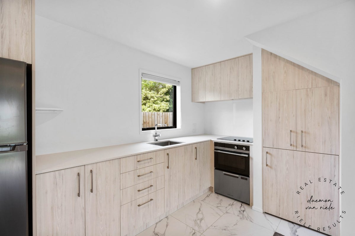 4/17 Lowtherhurst Road, Massey, Auckland - Carousel 2