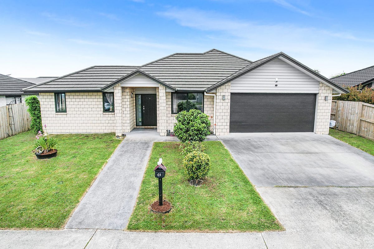 64 Sirius Crescent, Rototuna North, Hamilton - Carousel 1