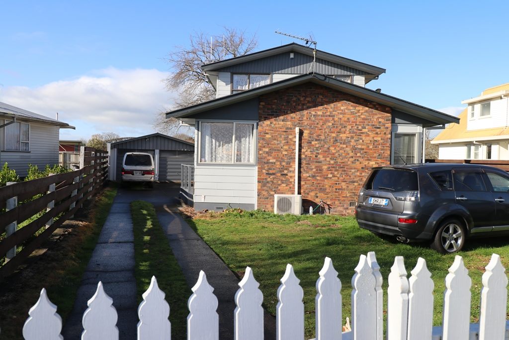 95 Collins Road, Melville, Hamilton - Carousel 1
