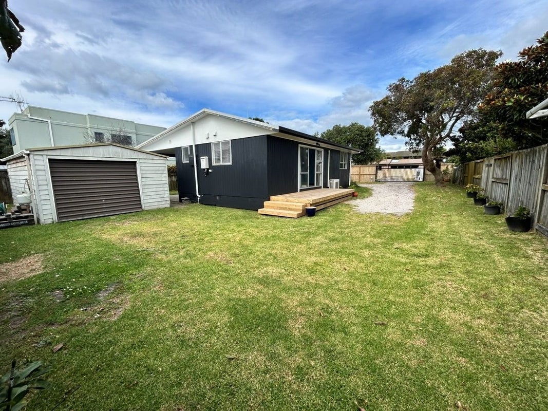 11 Pacific View Road, Papamoa Beach, Papamoa - Carousel 2