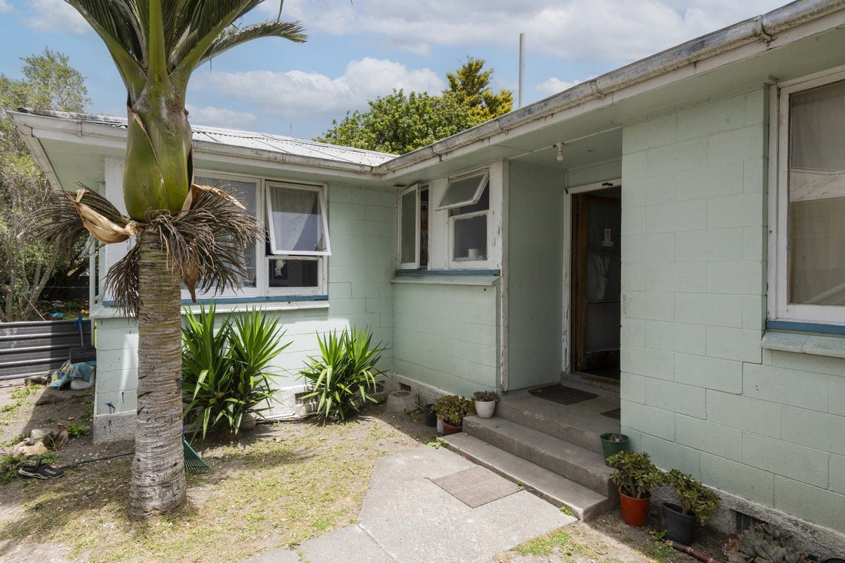 24 Dalton Street, Outer Kaiti, Gisborne - Carousel 1