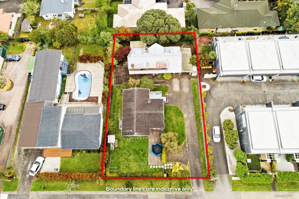 1/51 Browns Bay Road, Browns Bay, Auckland - Carousel 1