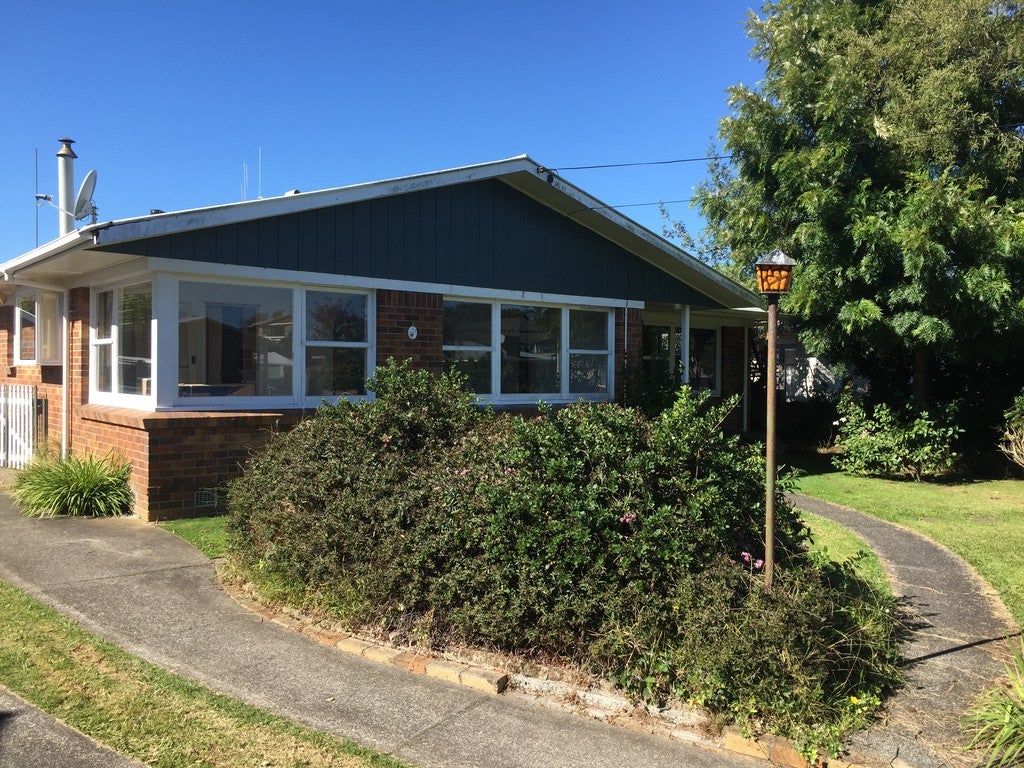 27 Glenview Terrace, Glenview, Hamilton - Carousel 1