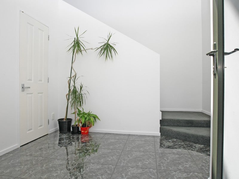 9 Sovereign Point, Kaiwharawhara, Wellington - Carousel 2