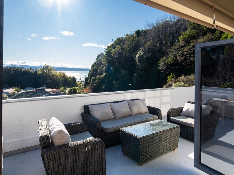 13 Amner Place, Bluff Hill, Napier - Carousel 1