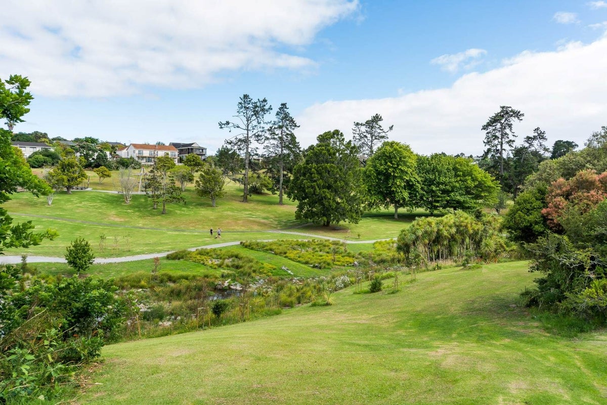 1/73 Glencoe Road, Browns Bay, Auckland - Carousel 14