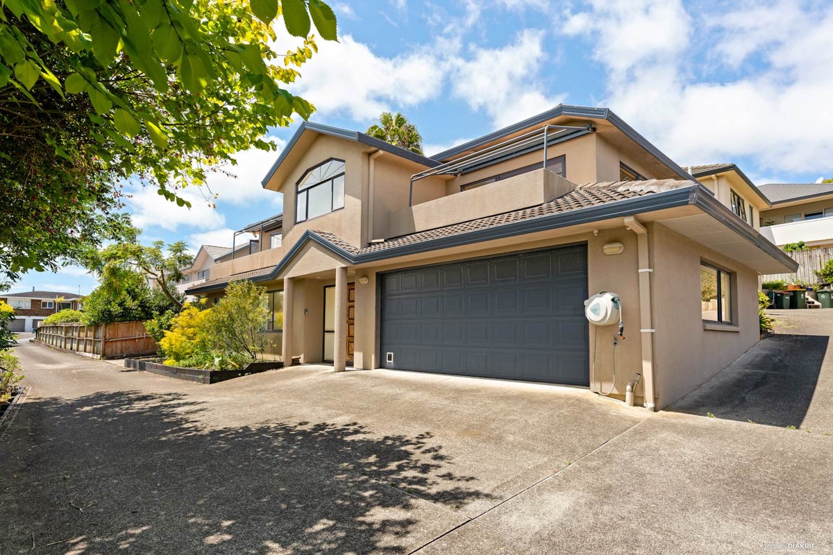 3 Anure Place, Highland Park, Auckland - Carousel 1