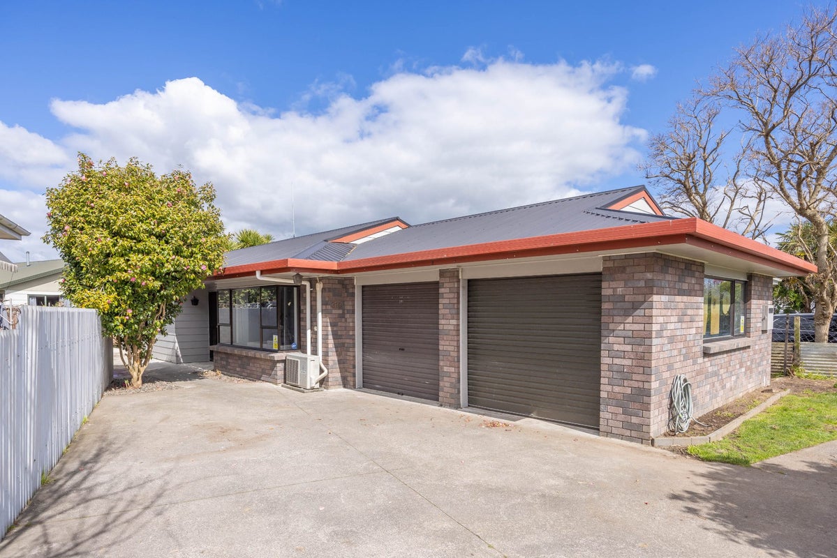 310 Clarkin Road, Fairfield, Hamilton - Carousel 1