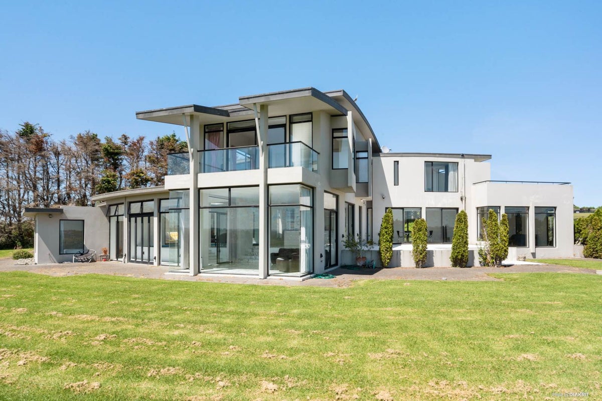 19 Tudor Park Drive, Howick - Carousel 1