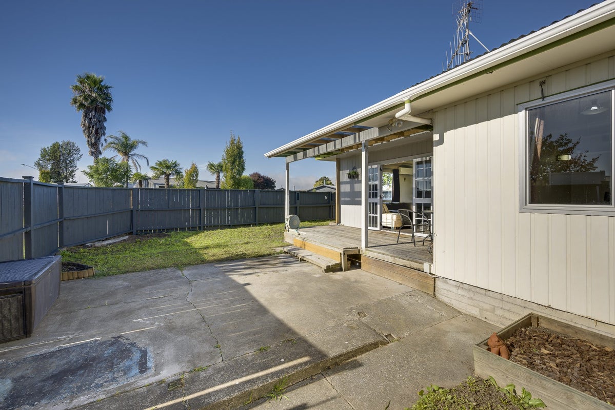 43 Lanark Place, Tamatea, Napier - Carousel 13
