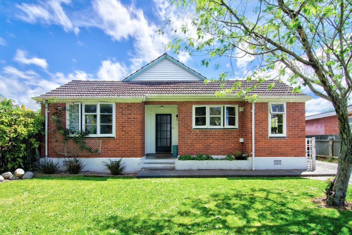 51 Masters Crescent, Masterton - Carousel 1