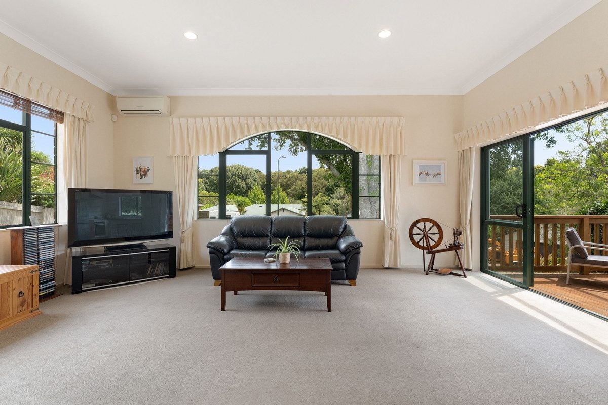 10 Rothesay Lane, Bethlehem, Tauranga - Carousel 2
