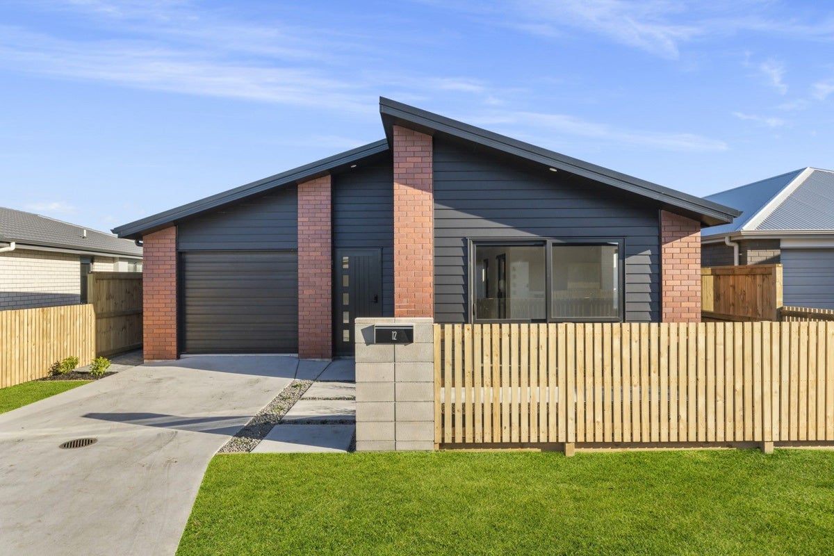 12 Friesian Way, Papamoa, Papamoa - Carousel 1