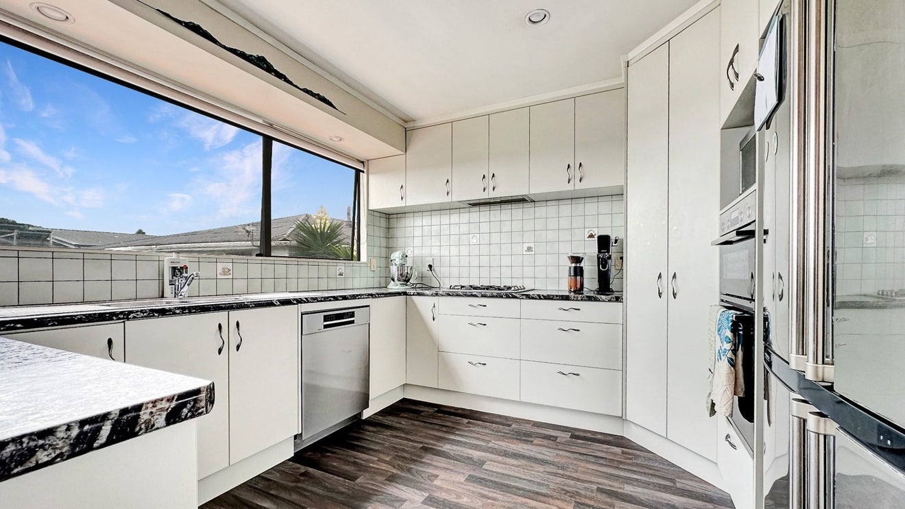 37A Seaside Avenue, Waterview, Auckland - Carousel 2