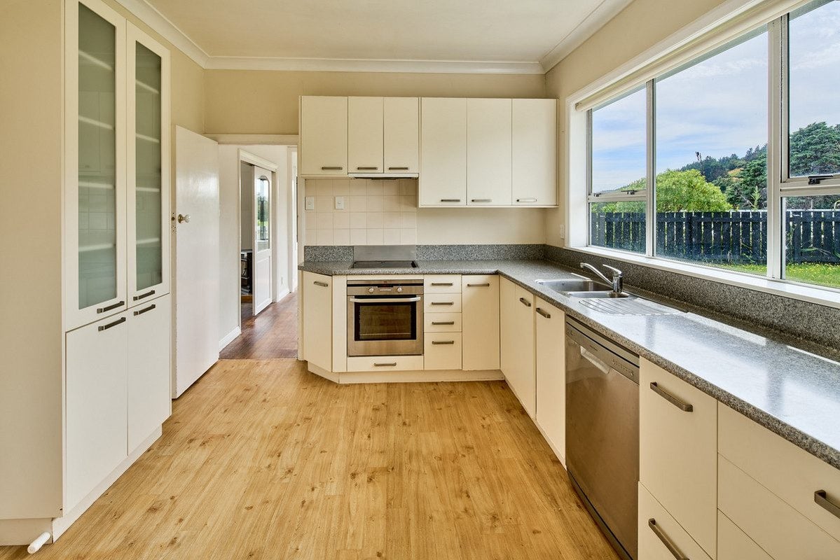 56 Ranui Terrace, Tawa, Wellington - Carousel 2