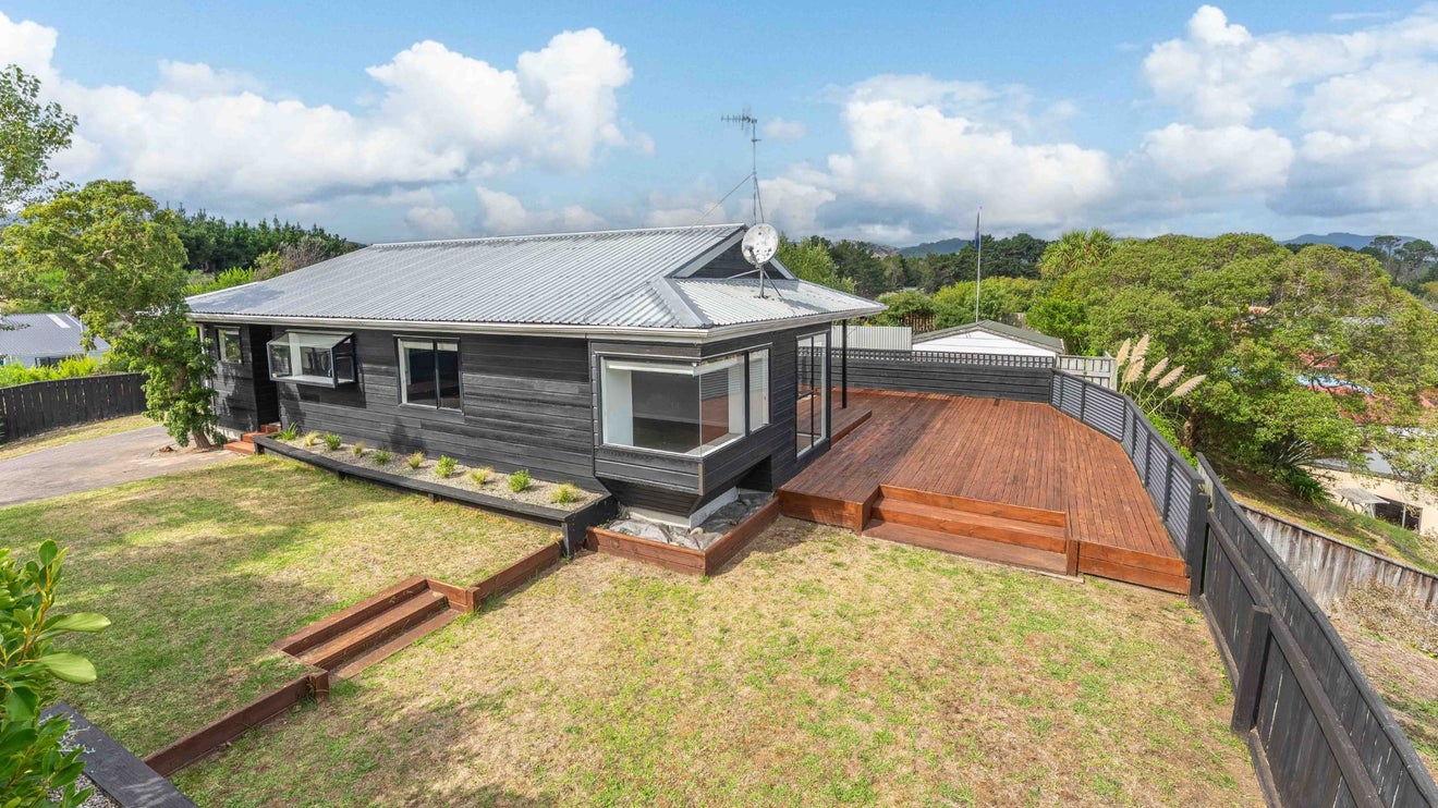 39B Weggery Drive, Waikanae Beach, Waikanae - Carousel 1