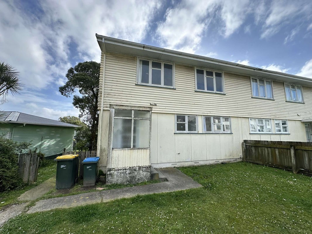 47 Waihora Crescent, Waitangirua, Porirua - Carousel 1