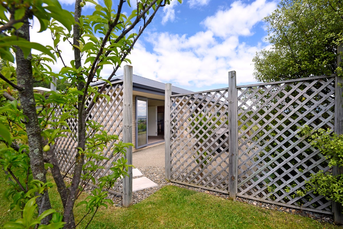 33 Somerset Terrace, Stoke, Nelson - Carousel 20