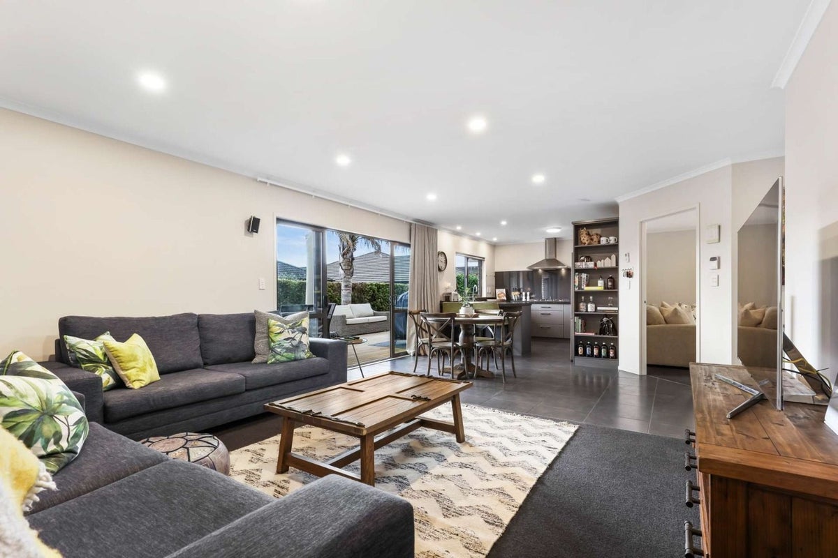 123 Saint James Drive, Huntington, Hamilton - Carousel 2