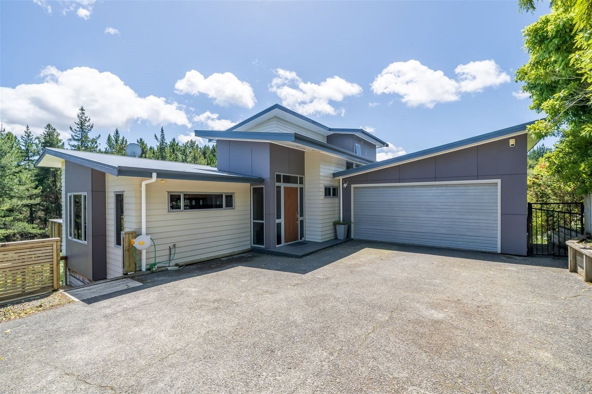 11 Marua Palm Grove, Timberlea, Upper Hutt - Carousel 2