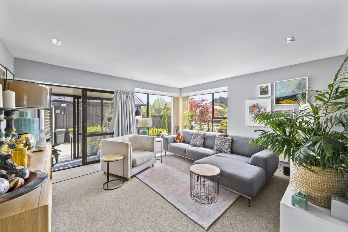 1 Valecrest Avenue, Parklands, Christchurch - Carousel 2