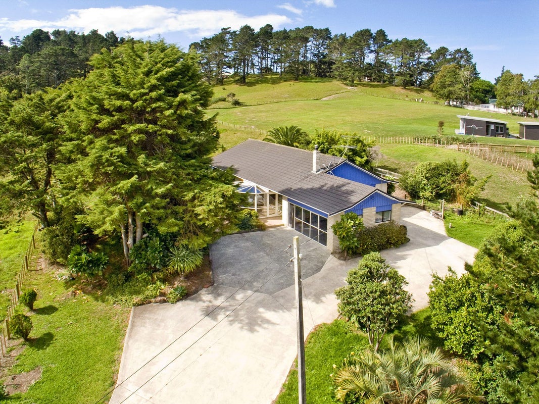 1541 East Coast Road, Albany - Carousel 1