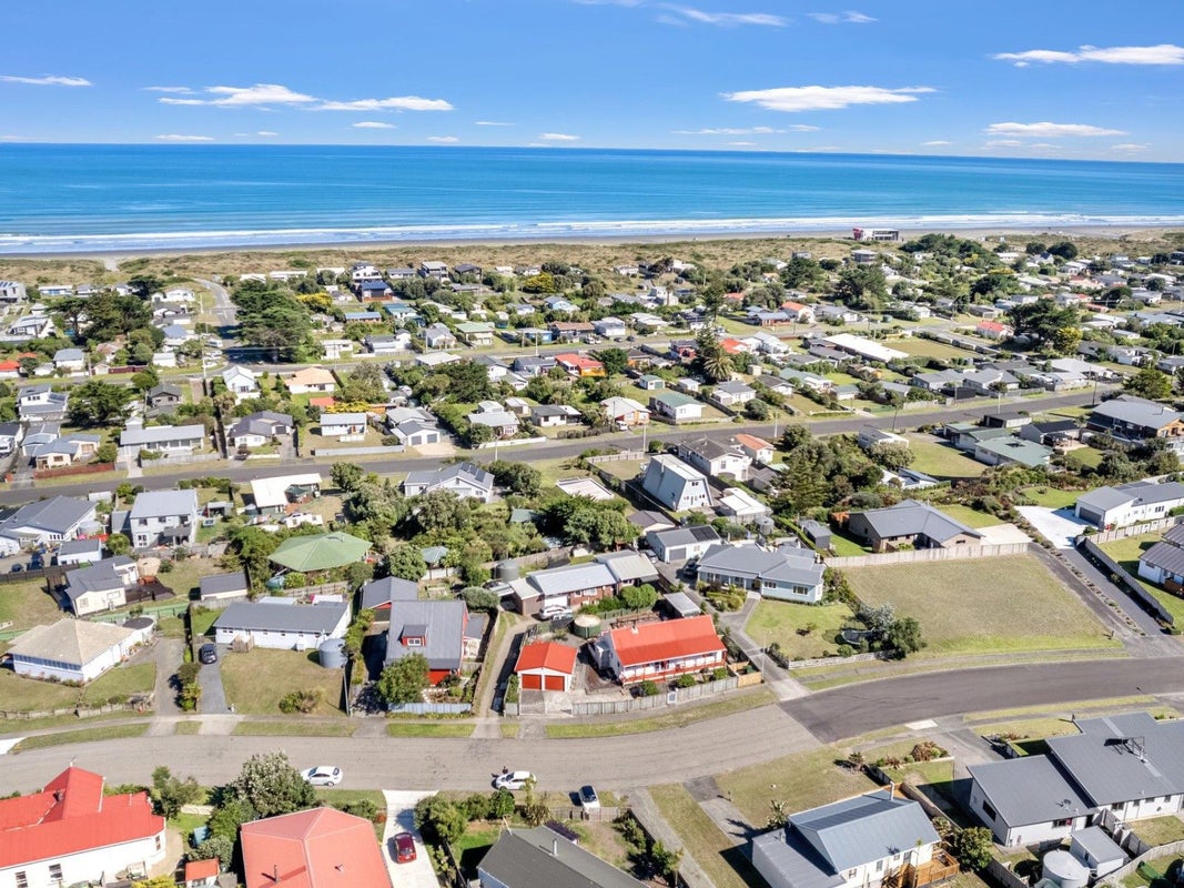 10 Taonui Street, Waitarere Beach, Levin - Carousel 35