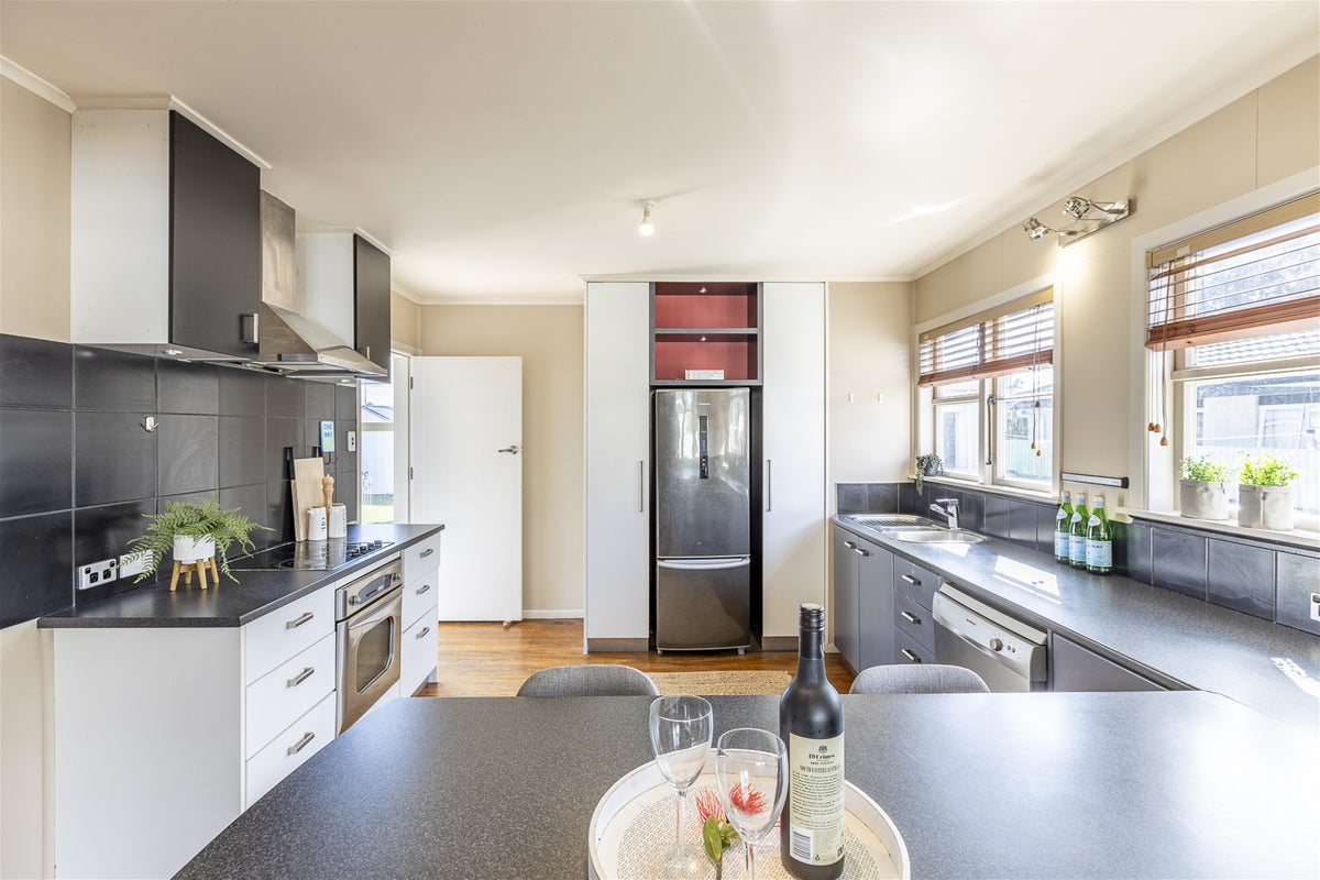 28 Leeds Street, Milson, Palmerston North - Carousel 2